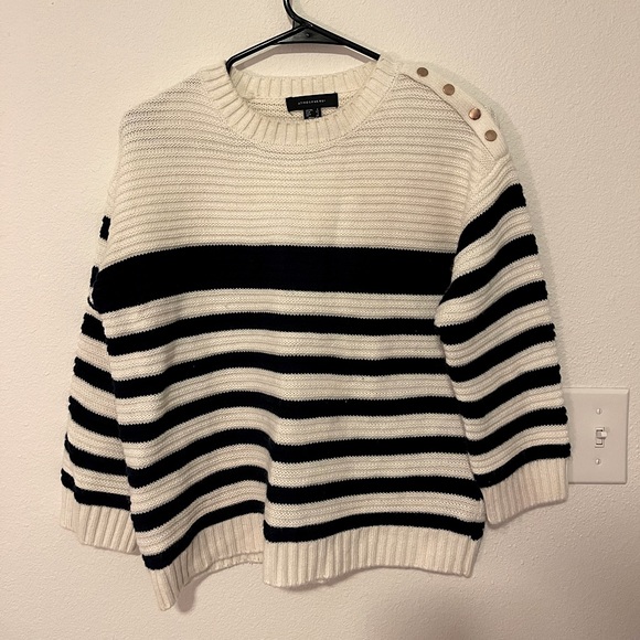 Sweater - Picture 1 of 2